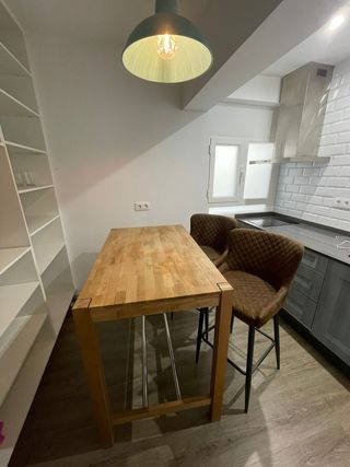 Mesa cocina + 2 taburetes
