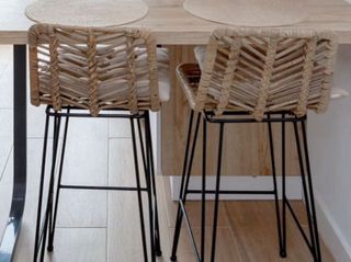 Taburete ratán negro y beige