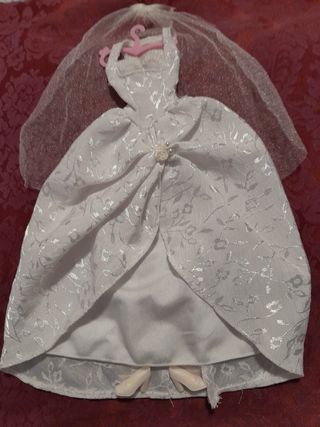 Muñecas My Scene y Vestidos