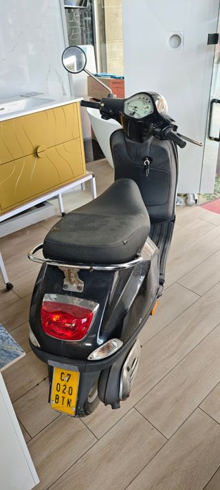 Vespa 50cc negra - 2008
