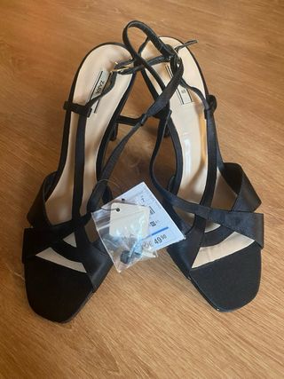 Sandalias Zara negras raso -talla 40 SIN ESTRENAR