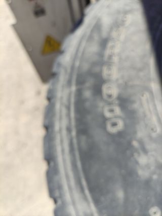 4 Llantas camión 20" usadas 12,00 20 y 11,00 20