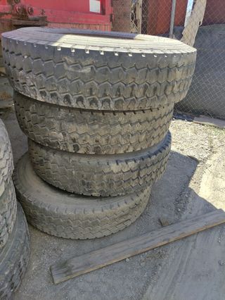 4 Llantas camión 20" usadas 12,00 20 y 11,00 20