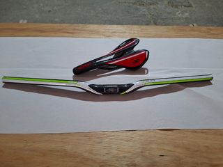 Componentes carbono bici: sillín y manillar