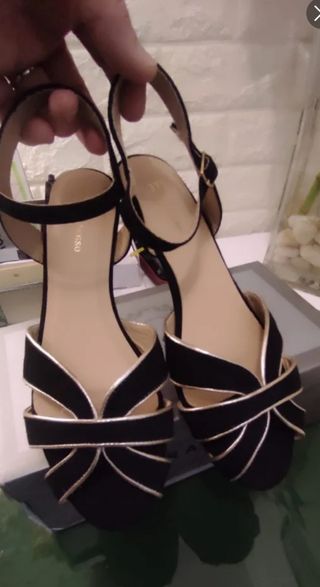 Sandalias negras tacón bajo 37