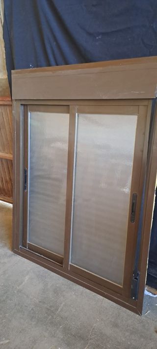 Dos Ventanas de aluminio marrones