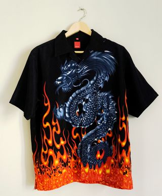 Camisa hawaiana dragón fuego