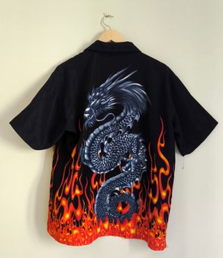 Camisa hawaiana dragón fuego