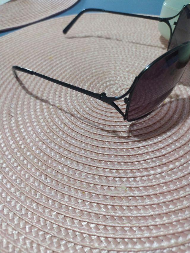 Óculos de sol pretos