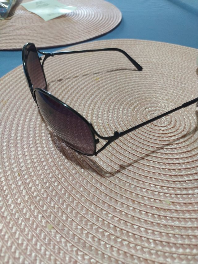 Óculos de sol pretos