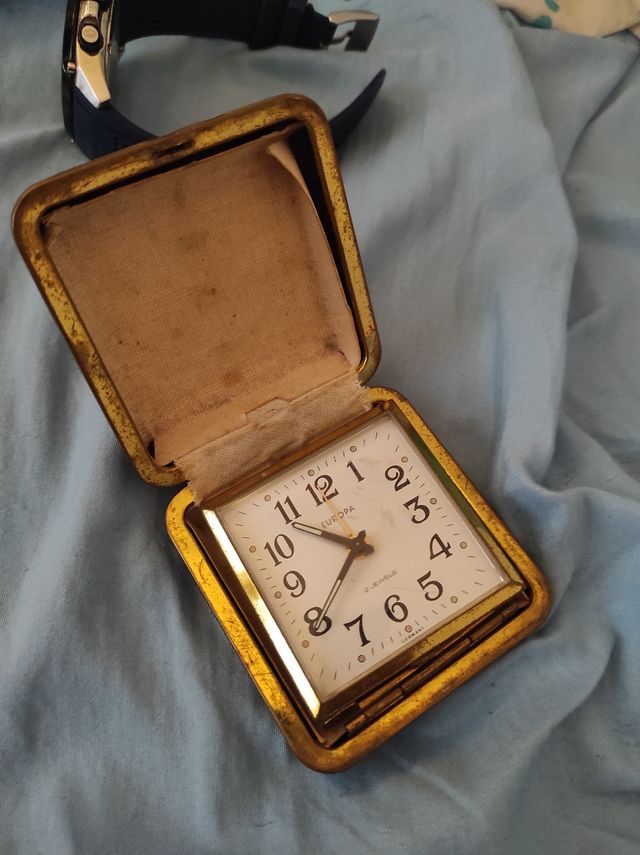 Reloj despertador Europa antiguo