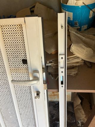 Puerta aluminio acceso - Blanca