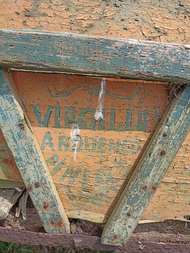 Carro madera antiguo para burro.mula o caballo