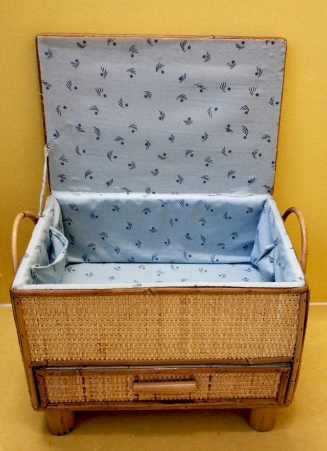 Costurero vintage mimbre