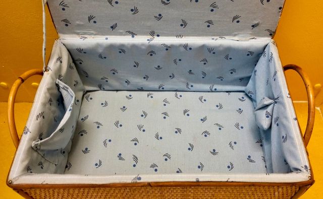 Costurero vintage mimbre