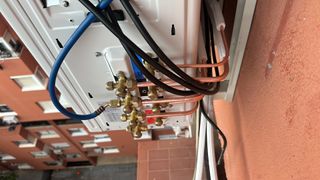 Instalador de aire acondicionado, carga de gas