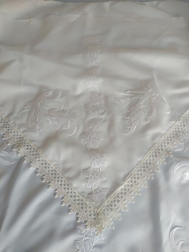 Manteleta Fallera Bordada - Blanca