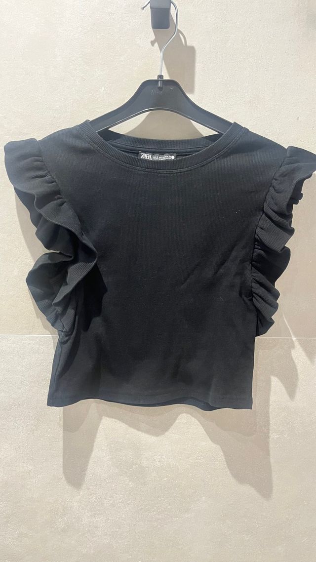 Top crop Zara negro - volantes