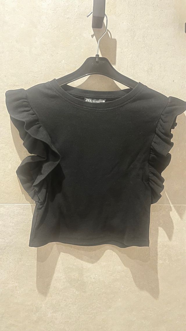 Top crop Zara negro - volantes