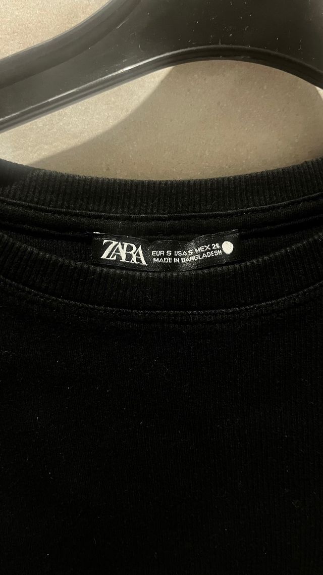 Top crop Zara negro - volantes