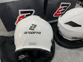 2 Cascos Bogotto Blancos Talla S