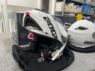 2 Cascos Bogotto Blancos Talla S