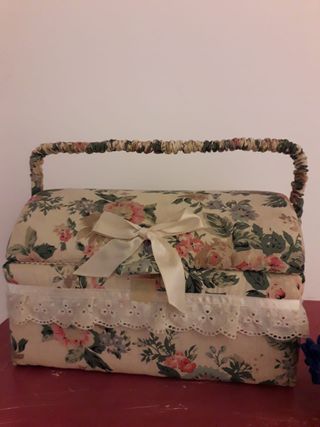 Costurero vintage floral