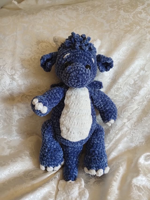 Drago amigurumi blu uncinetto