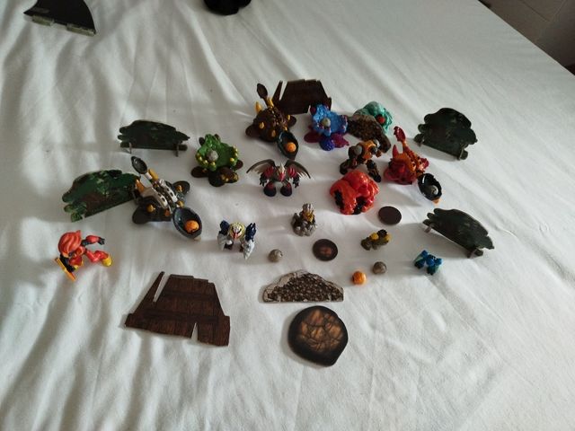 Lote de 14 Muñecos Bakugan