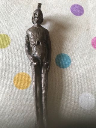 Abrecartas antiguo. Figura romana