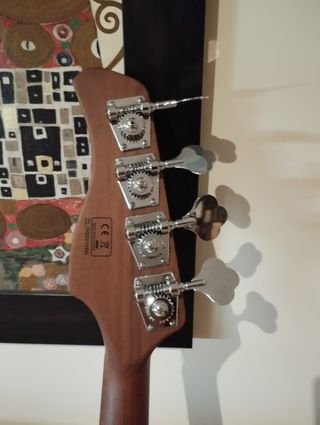 Bajo Marcus Miller V5