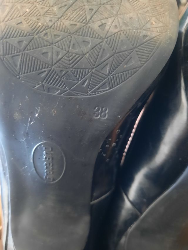 Tacones negros elegantes