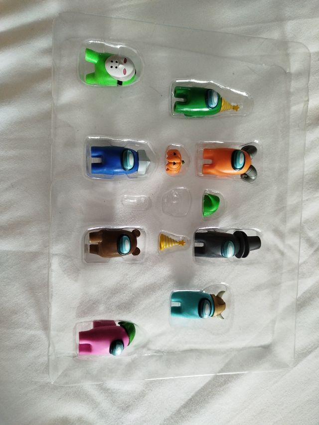 Figuras Among Us Serie 2
8 Among Us y 3 accesorio