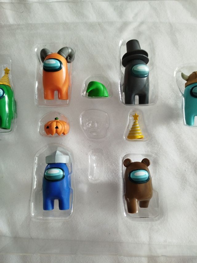 Figuras Among Us Serie 2
8 Among Us y 3 accesorio