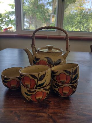 Teiera e 5 tazzine vintage