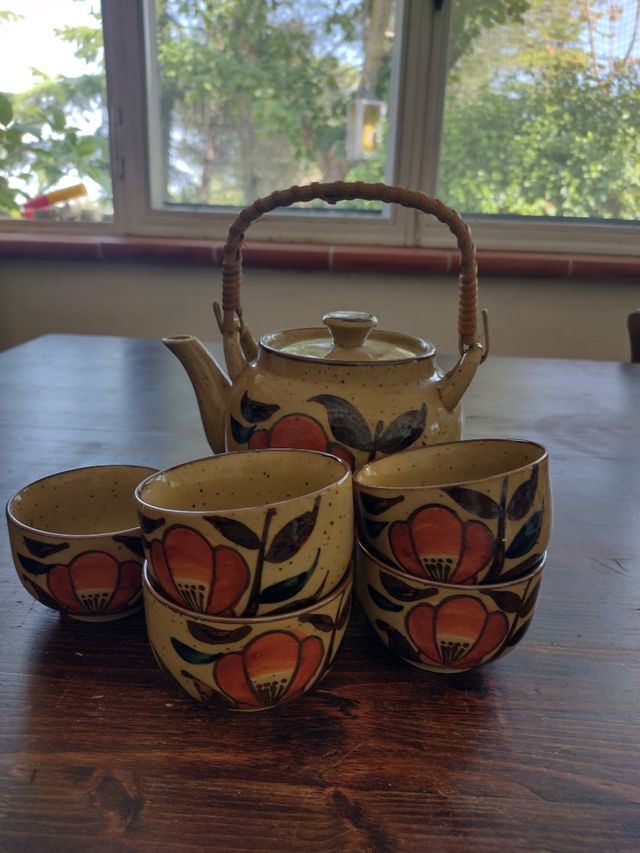 Teiera e 5 tazzine vintage