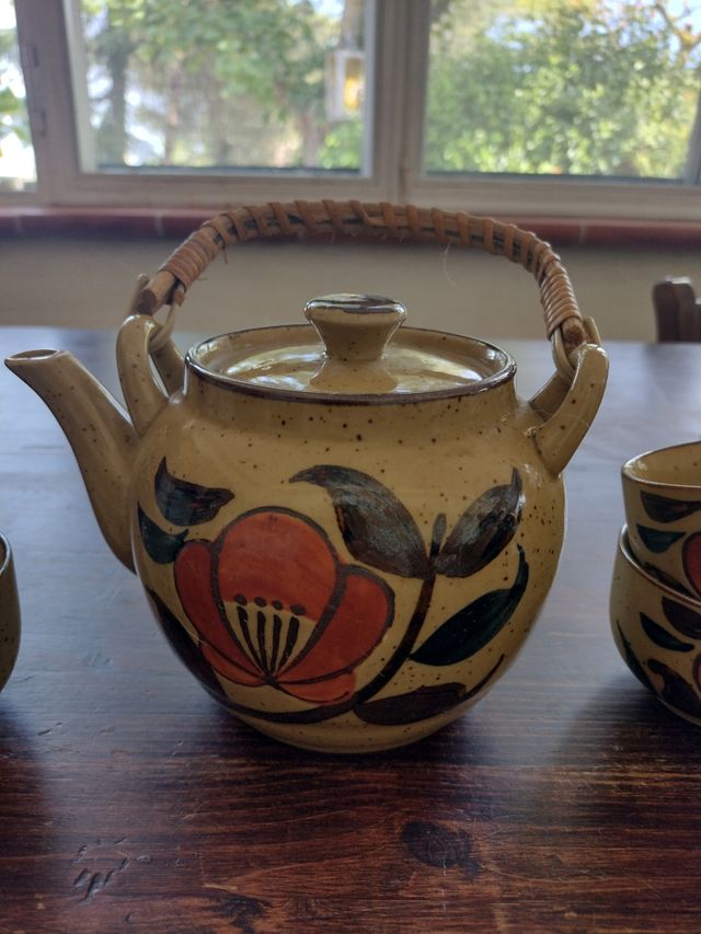 Teiera e 5 tazzine vintage