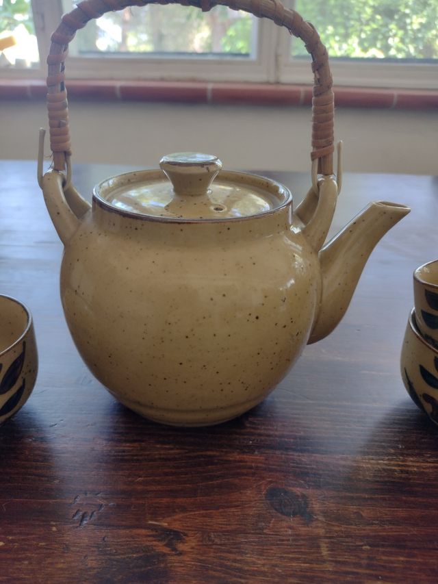 Teiera e 5 tazzine vintage