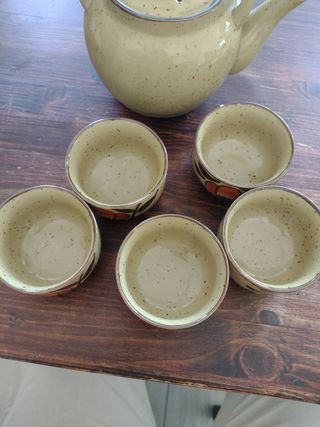 Teiera e 5 tazzine vintage
