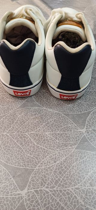 Zapatillas Levis blancas
