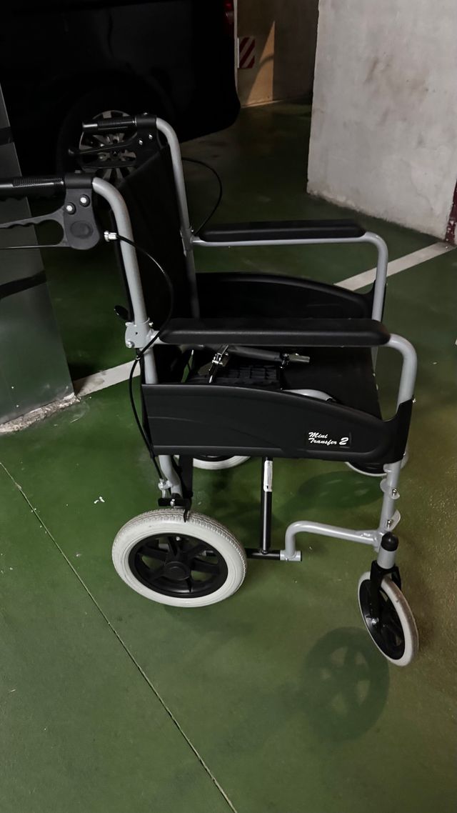 Silla de ruedas plegable ligera