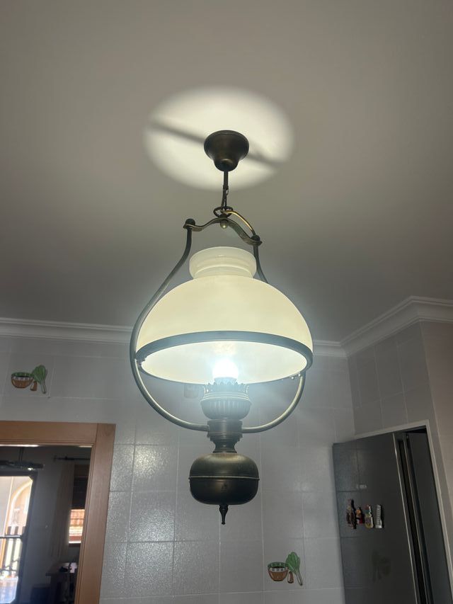 Lámpara de techo antigua Quinqué