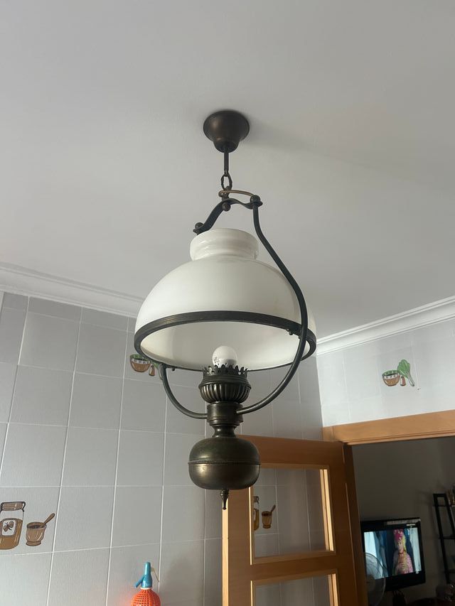 Lámpara de techo antigua Quinqué