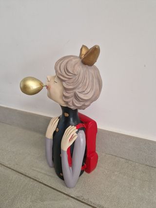 Statuetta mezzo busto in resina. Nuova.