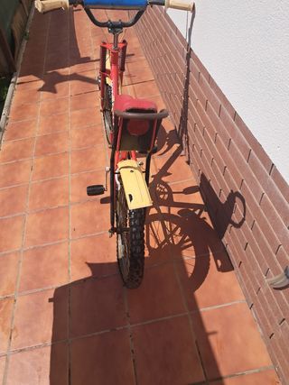 Motoreta 3 antigua GAC roja