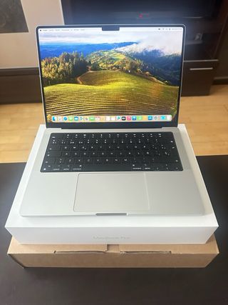 MacBook Pro Apple M3 8 Núcleos - 8GB/1TB SSD GPU10