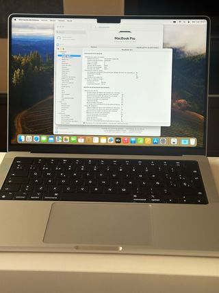 MacBook Pro Apple M3 8 Núcleos - 8GB/1TB SSD GPU10