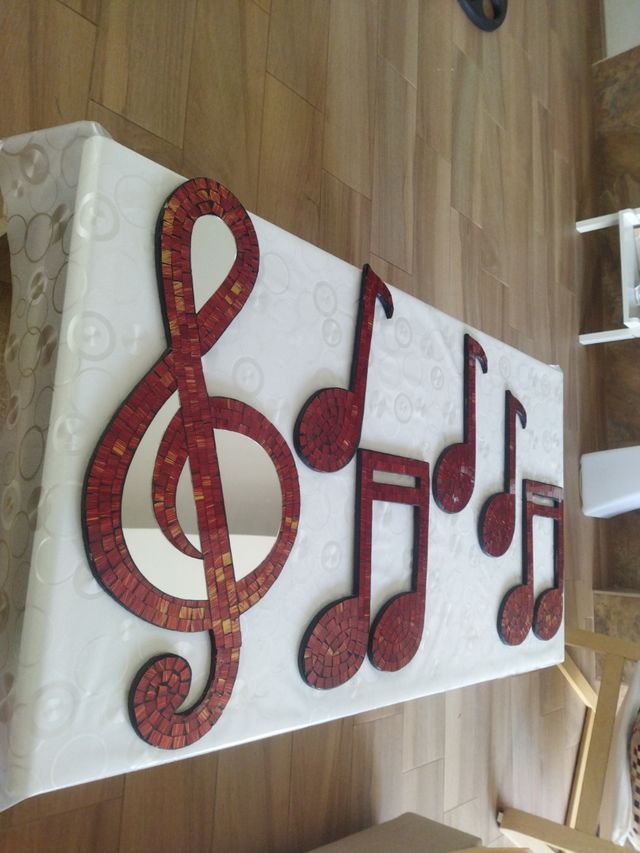 Adorno musical mosaico: 6 notas