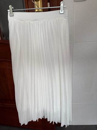 Falda plisada blanca