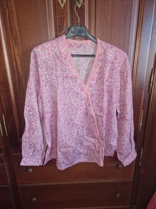 Blusa rosa e viola a fiori